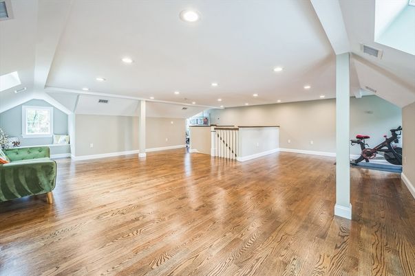 Fitness Equipment, Interior, Recessed Lighting, Wood Texture Flooring