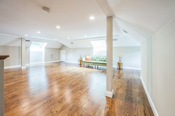 Interior, Recessed Lighting, Wood Texture Flooring