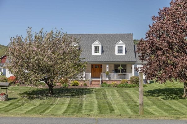 Exterior, Facade, Cape Cod