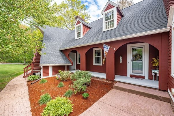 Exterior, Facade, Cape Cod