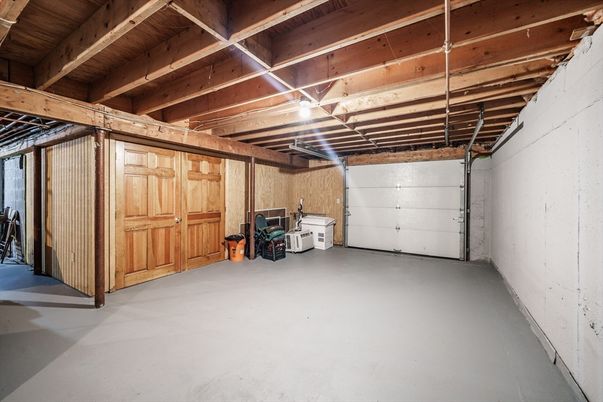 Garage, Interior, Wooden Beams, Wooden Ceilings