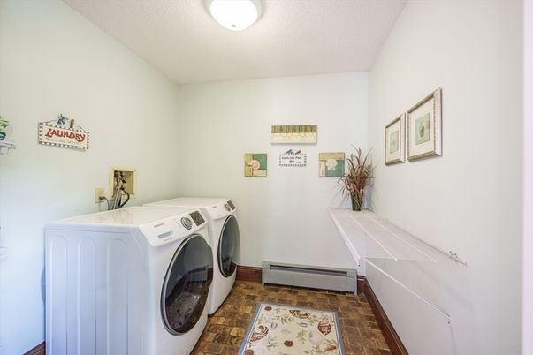Interior, Washer, Wood Texture Flooring