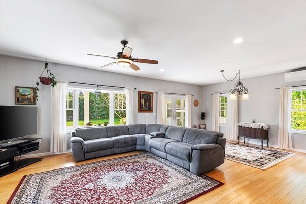 Interior, Living room, Pendant Lights, Recessed Lighting, Wood Texture Flooring