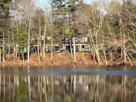 Exterior, Lake