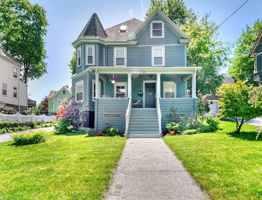 Exterior, Facade, Queen Anne Victorian