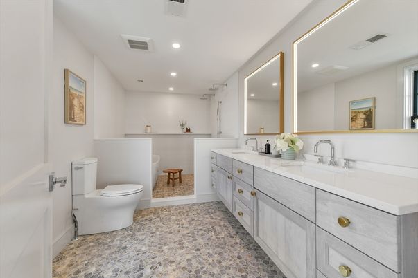 Bathroom, Dual Sink Vanities, Interior, Recessed Lighting