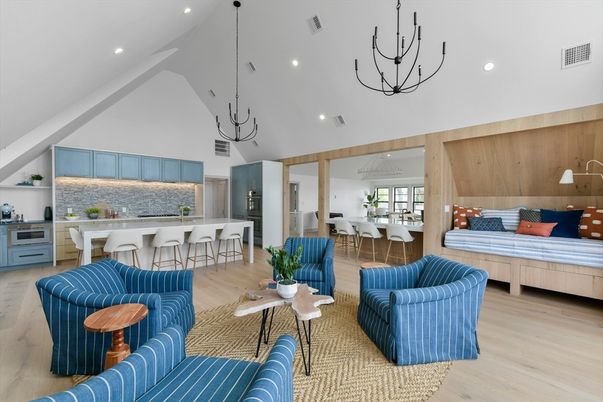 Chandelier, Dining room, Interior, Kitchen, Living room, Pendant Lights, Recessed Lighting, Stainless Steel Appliances, Wood Texture Flooring