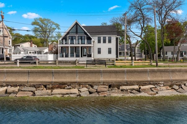 Exterior, Facade, Lake, Queen Anne Victorian