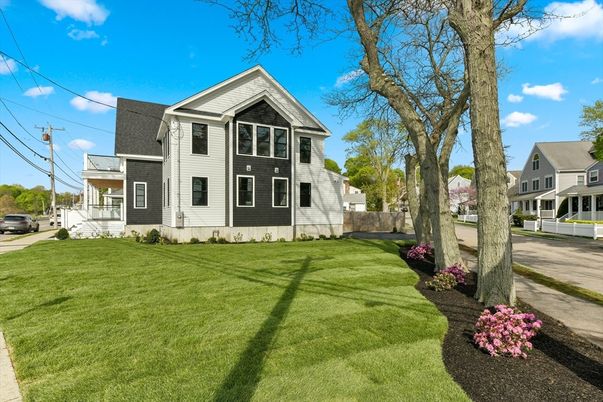 Exterior, Facade, Queen Anne Victorian