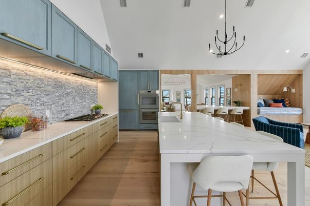 Chandelier, Dining room, Interior, Kitchen, Pendant Lights, Recessed Lighting, Stainless Steel Appliances, Wood Texture Flooring