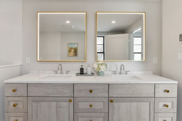 Bathroom, Dual Sink Vanities, Interior, Recessed Lighting