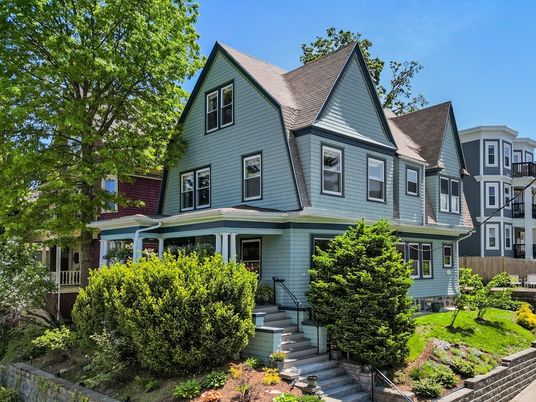Exterior, Facade, Queen Anne Victorian