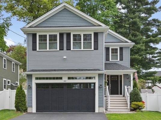 Attached, Exterior, Facade, American Craftsman