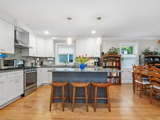 Dining room, Interior, Kitchen, Pendant Lights, Recessed Lighting, Stainless Steel Appliances, Wood Texture Flooring