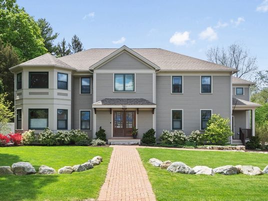 Exterior, Facade, Farmhouse