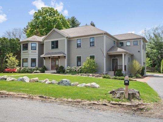 Exterior, Facade, Farmhouse
