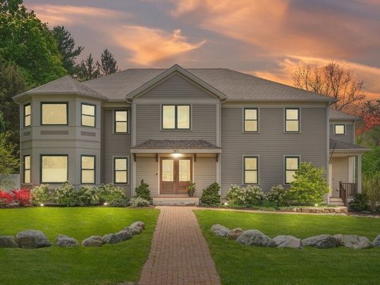 Exterior, Facade, Farmhouse