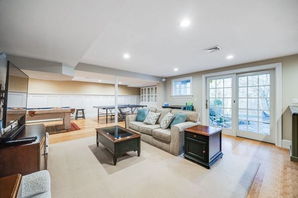 Fitness Equipment, Interior, Living room, Piano, Recessed Lighting, Wood Texture Flooring
