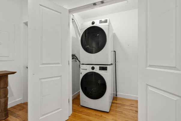 Interior, Utility Closets, Washer, Wood Texture Flooring