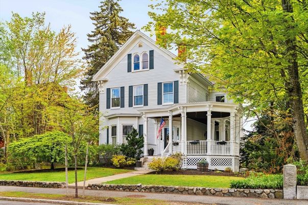 Exterior, Facade, Queen Anne Victorian