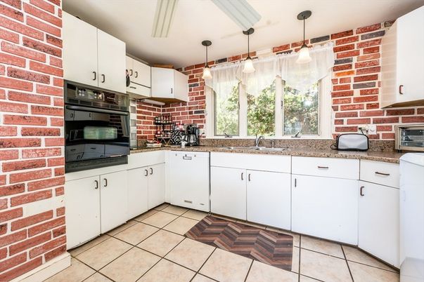 Interior, Kitchen, Pendant Lights, Stone Walls