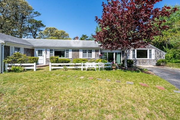 Backyard, Exterior, Facade, Ranch