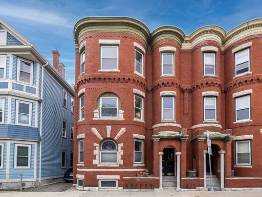 Exterior, Facade, Brick Facade, Rowhouse