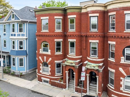 Exterior, Facade, Brick Facade, Rowhouse