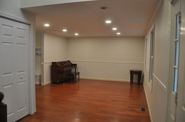 Interior, Piano, Recessed Lighting, Wood Texture Flooring