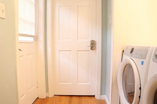 Interior, Utility Closets, Washer, Wood Texture Flooring