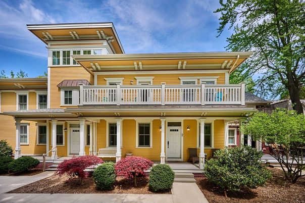 Exterior, Facade, American Foursquare