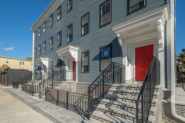 Exterior, Facade, Rowhouse