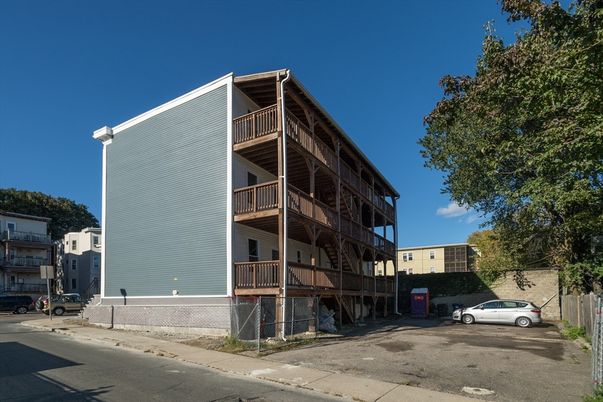 Exterior, Facade, Highrise