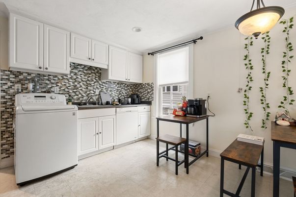 Interior, Kitchen, Recessed Lighting, Washer