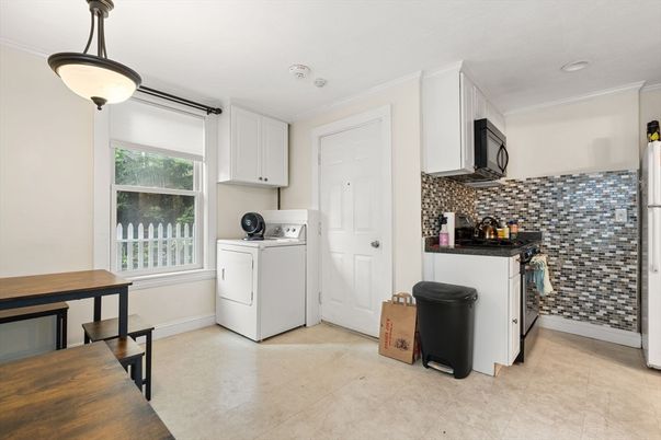 Interior, Kitchen, Recessed Lighting, Washer