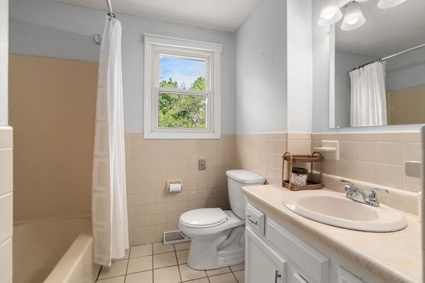 Bathroom, Interior, Tile Countertops