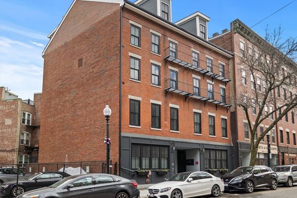 Exterior, Facade, Brick Facade, Rowhouse