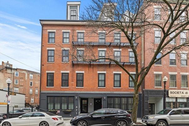 Exterior, Facade, Brick Facade, Rowhouse