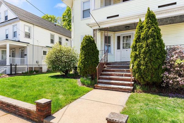 Exterior, Facade, American Foursquare