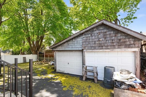 Detached Garage, Exterior