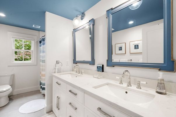 Bathroom, Dual Sink Vanities, Interior, Recessed Lighting
