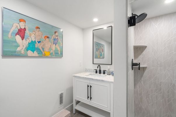 Bathroom, Interior, Recessed Lighting
