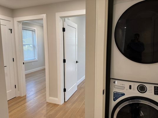 Interior, Utility Closets, Washer, Wood Texture Flooring