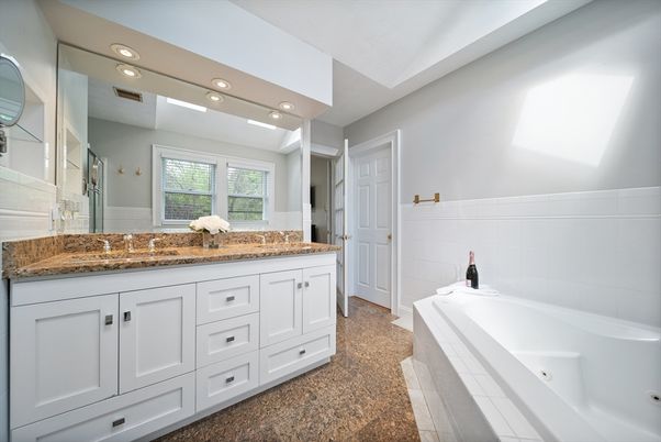 Bathroom, Dual Sink Vanities, Interior, Recessed Lighting