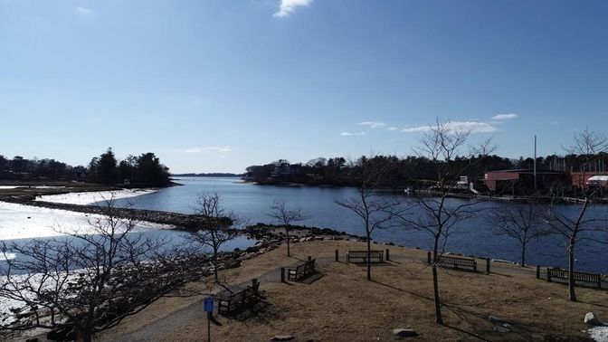 Exterior, Lake