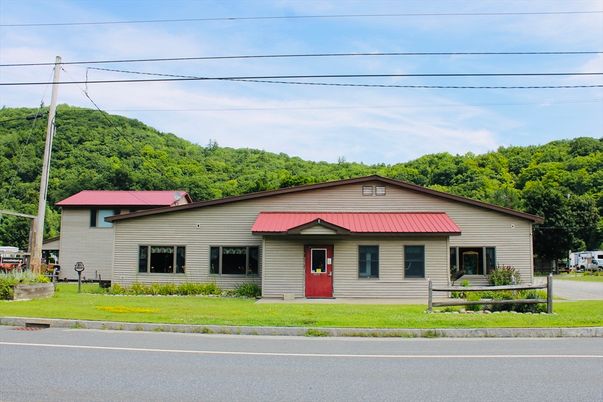 Exterior, Facade, Ranch