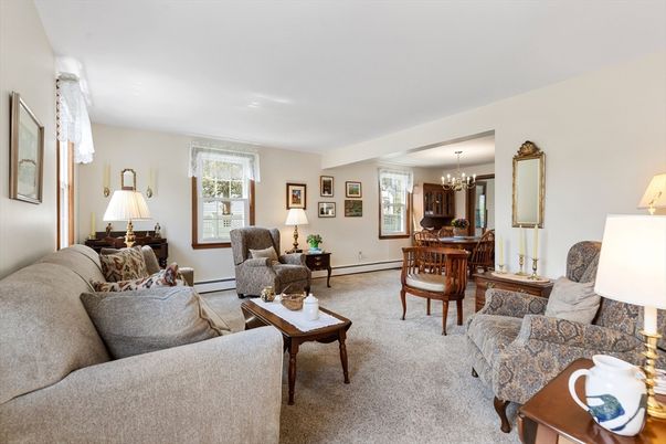 Chandelier, Dining room, Interior, Living room