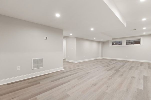 Empty room, Interior, Recessed Lighting, Wood Texture Flooring
