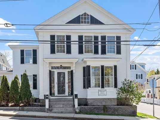 Exterior, Facade, Queen Anne Victorian