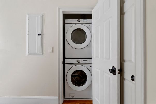 Interior, Utility Closets, Washer, Wood Texture Flooring